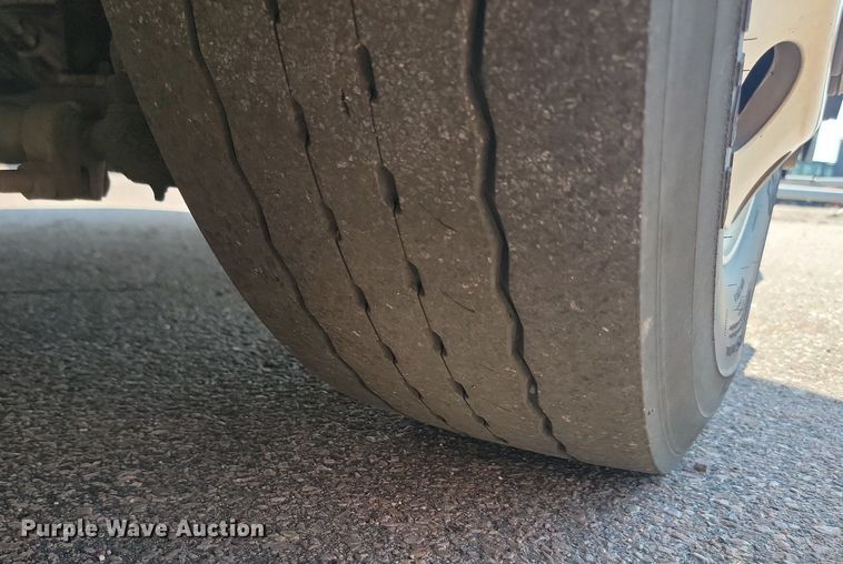 image for item LQ9136 2009 Gillig  shuttle bus