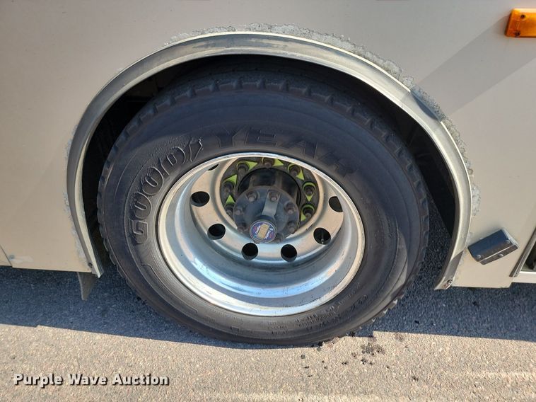 image for item LQ9136 2009 Gillig  shuttle bus