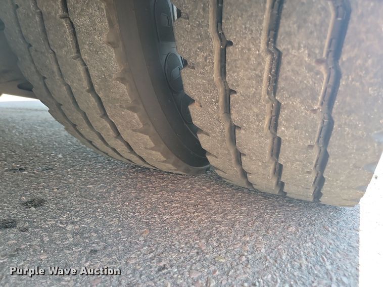 image for item LQ9136 2009 Gillig  shuttle bus