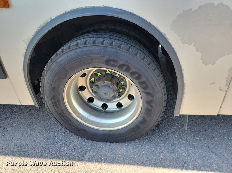 image for item LQ9136 2009 Gillig  shuttle bus