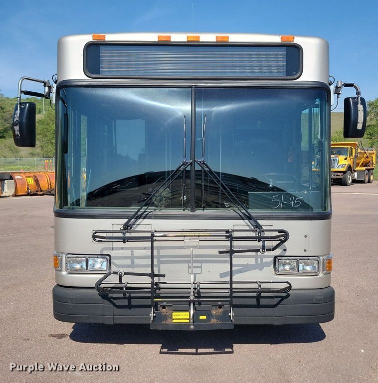 image for item LQ9137 2009 Gillig  shuttle bus