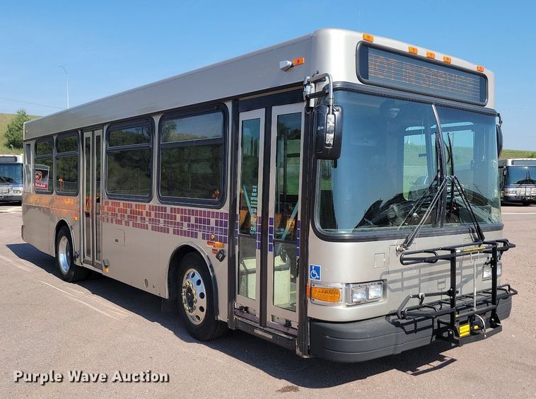 image for item LQ9137 2009 Gillig  shuttle bus