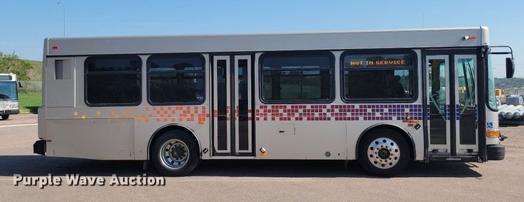 image for item LQ9137 2009 Gillig  shuttle bus