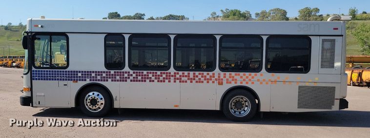 image for item LQ9137 2009 Gillig  shuttle bus