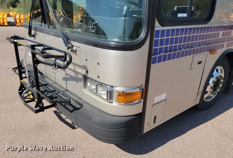 image for item LQ9137 2009 Gillig  shuttle bus