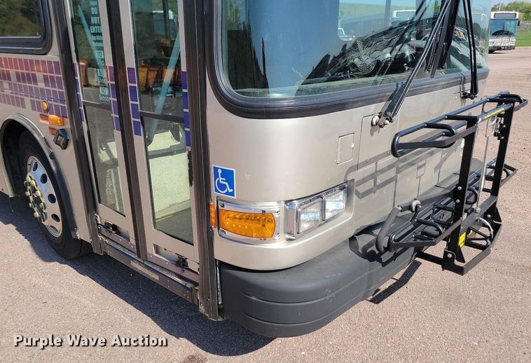 image for item LQ9137 2009 Gillig  shuttle bus