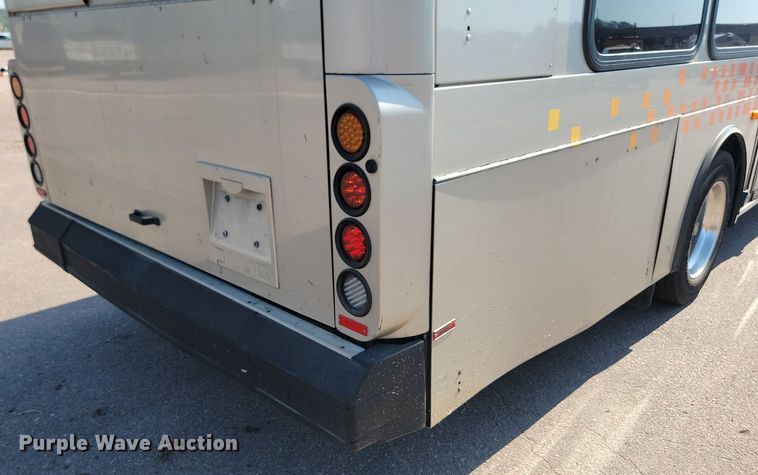 image for item LQ9137 2009 Gillig  shuttle bus