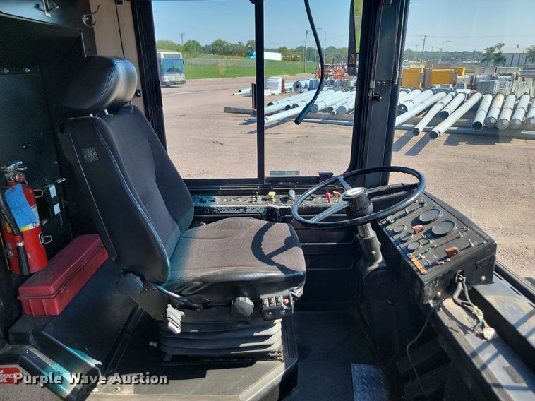 image for item LQ9137 2009 Gillig  shuttle bus