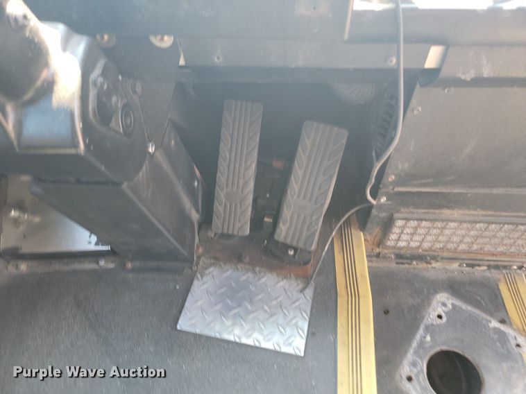 image for item LQ9137 2009 Gillig  shuttle bus