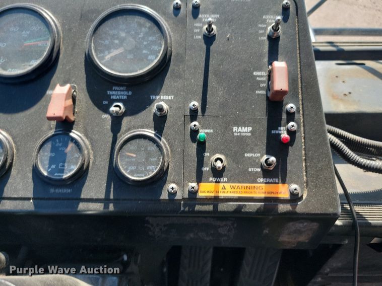 image for item LQ9137 2009 Gillig  shuttle bus