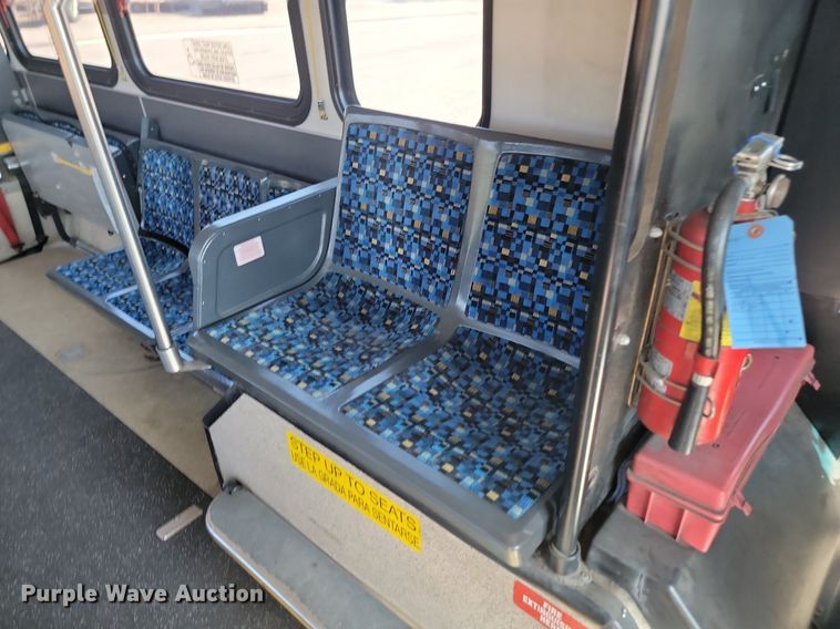 image for item LQ9137 2009 Gillig  shuttle bus