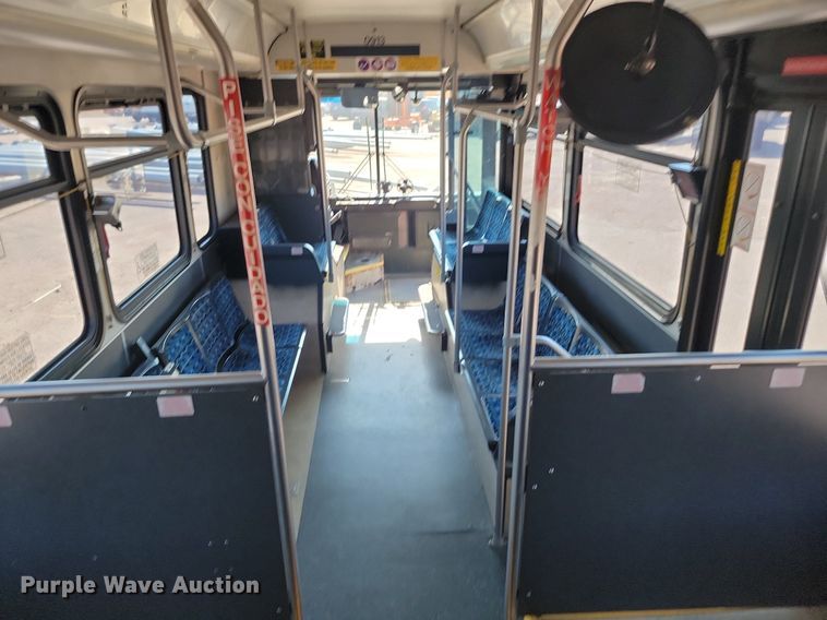 image for item LQ9137 2009 Gillig  shuttle bus