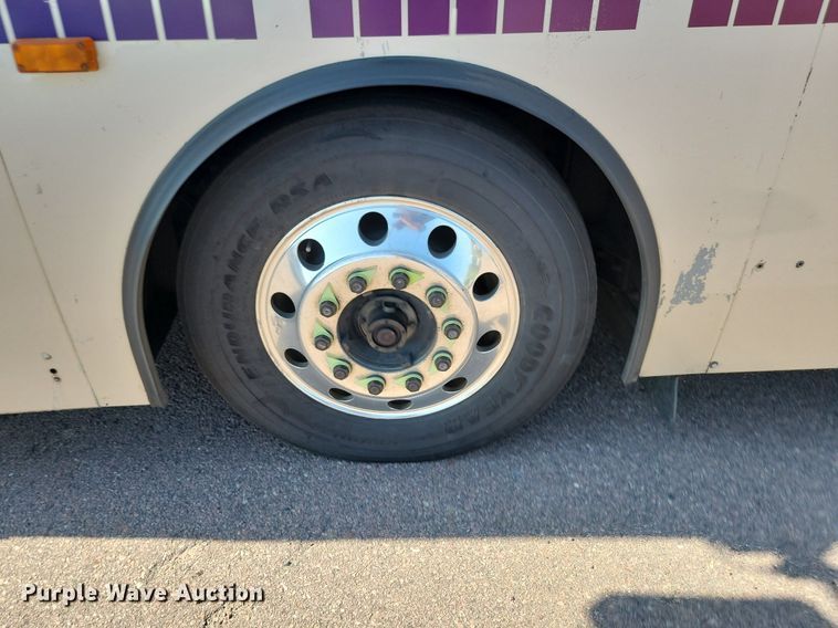 image for item LQ9137 2009 Gillig  shuttle bus