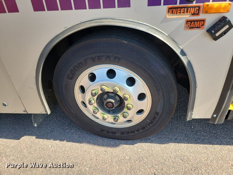 image for item LQ9137 2009 Gillig  shuttle bus