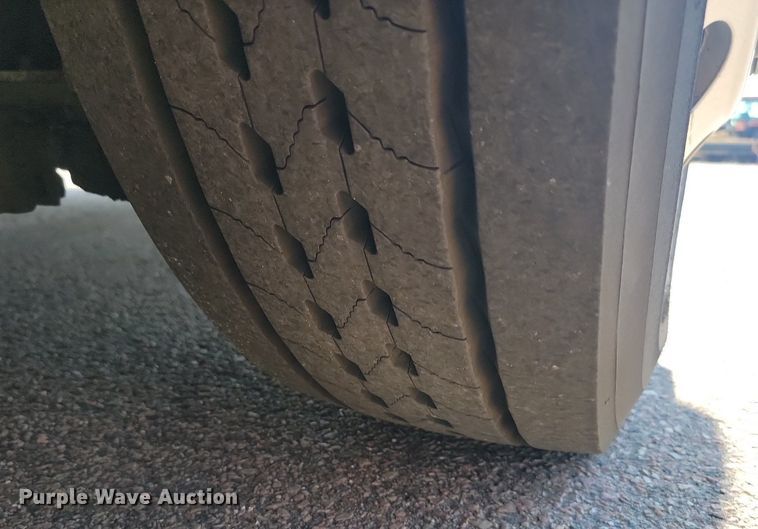 image for item LQ9137 2009 Gillig  shuttle bus