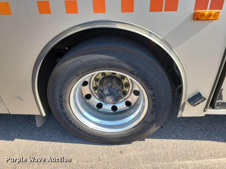 image for item LQ9137 2009 Gillig  shuttle bus