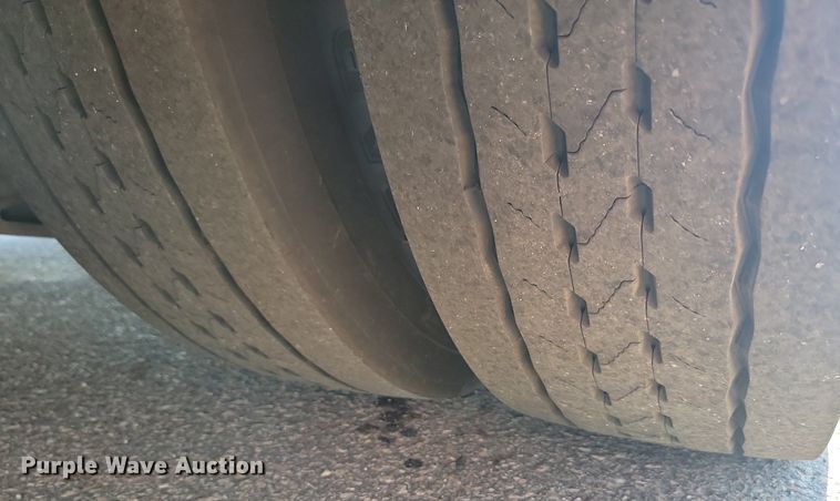 image for item LQ9137 2009 Gillig  shuttle bus