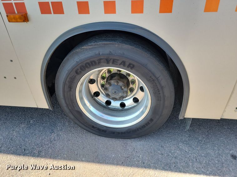 image for item LQ9137 2009 Gillig  shuttle bus