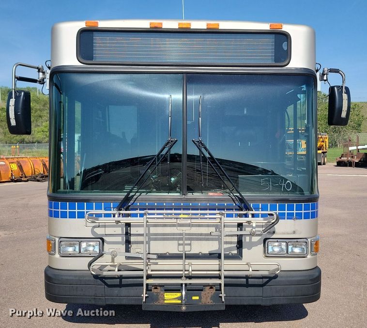 image for item LQ9138 2009 Gillig  shuttle bus
