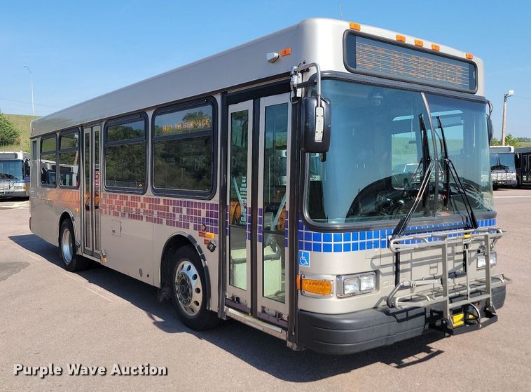 image for item LQ9138 2009 Gillig  shuttle bus