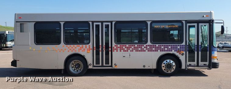 image for item LQ9138 2009 Gillig  shuttle bus