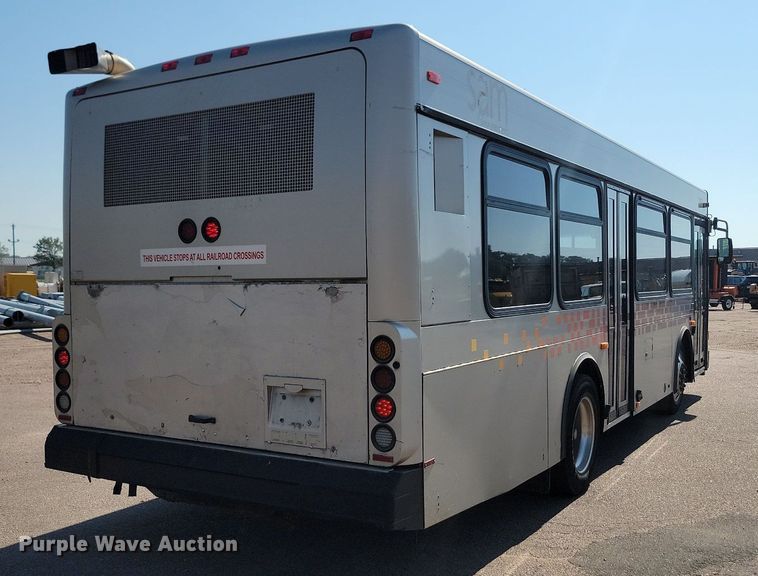 image for item LQ9138 2009 Gillig  shuttle bus