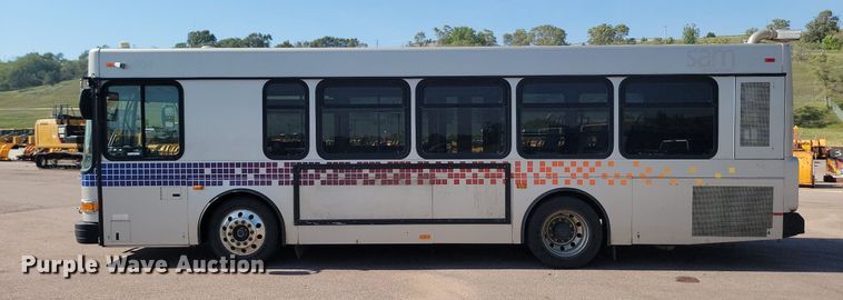 image for item LQ9138 2009 Gillig  shuttle bus