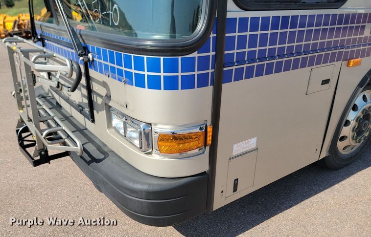 image for item LQ9138 2009 Gillig  shuttle bus