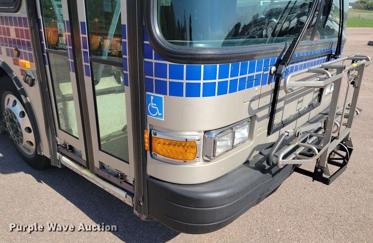 image for item LQ9138 2009 Gillig  shuttle bus