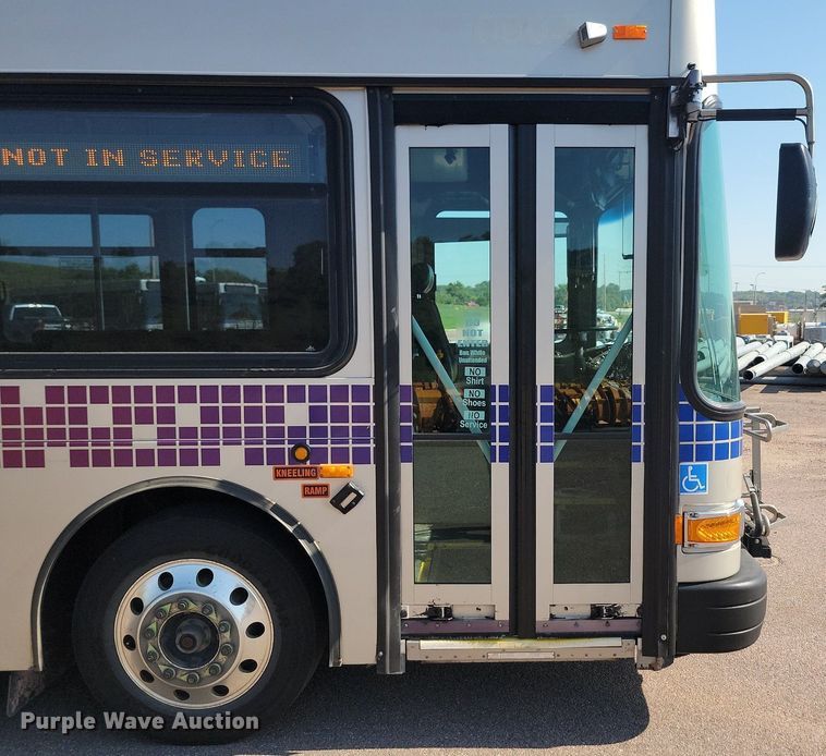 image for item LQ9138 2009 Gillig  shuttle bus