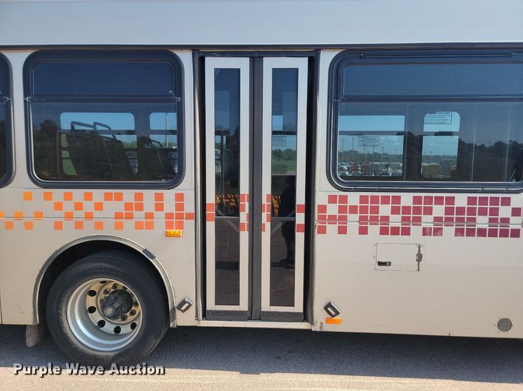 image for item LQ9138 2009 Gillig  shuttle bus