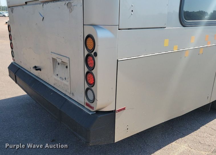 image for item LQ9138 2009 Gillig  shuttle bus