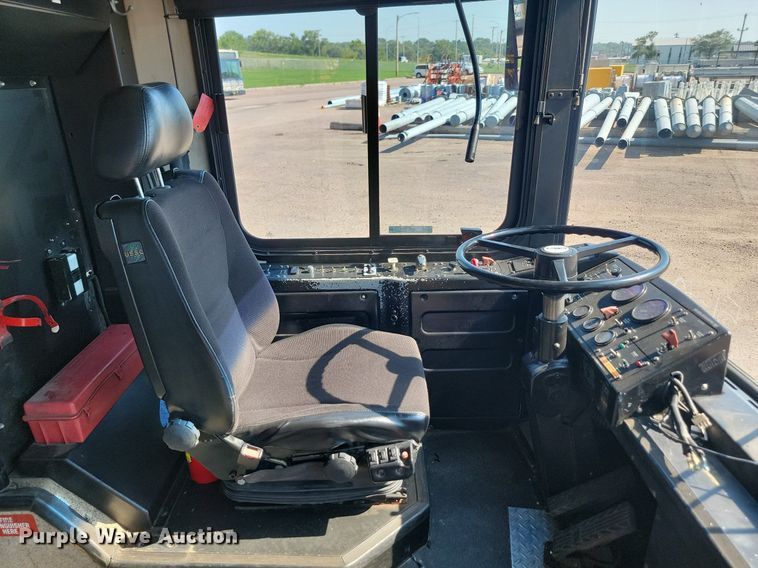 image for item LQ9138 2009 Gillig  shuttle bus