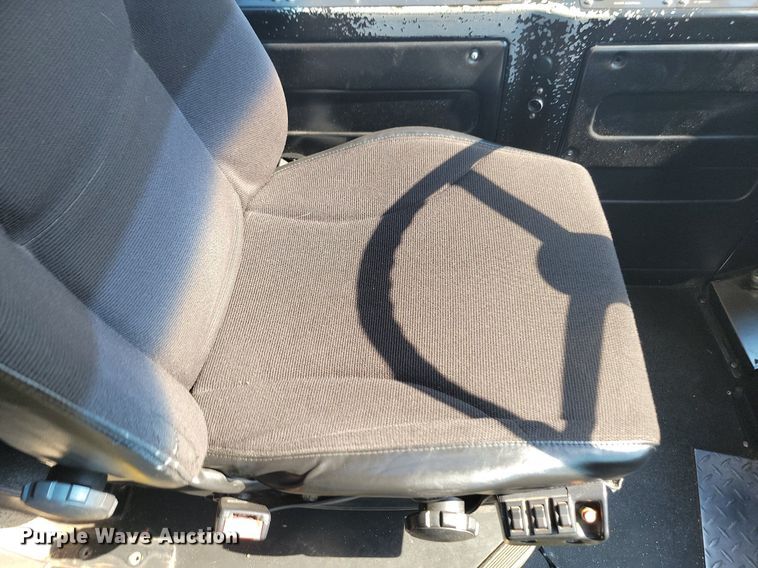 image for item LQ9138 2009 Gillig  shuttle bus