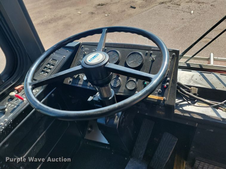 image for item LQ9138 2009 Gillig  shuttle bus