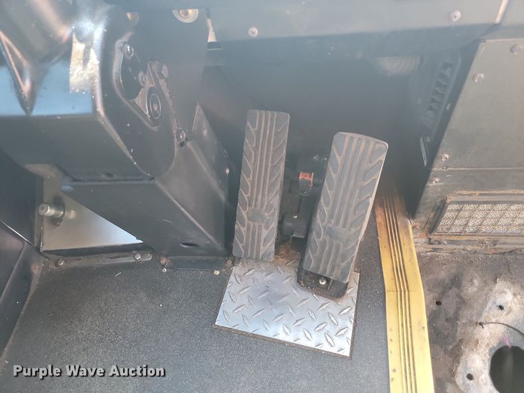 image for item LQ9138 2009 Gillig  shuttle bus