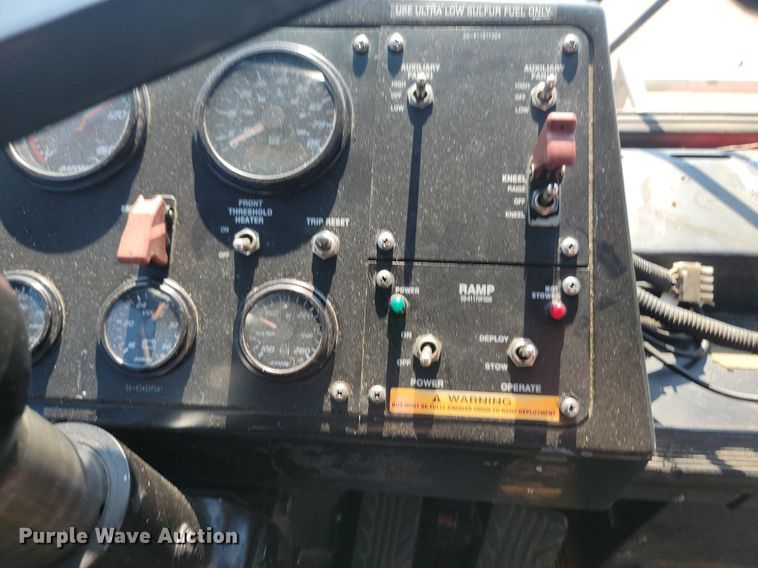 image for item LQ9138 2009 Gillig  shuttle bus