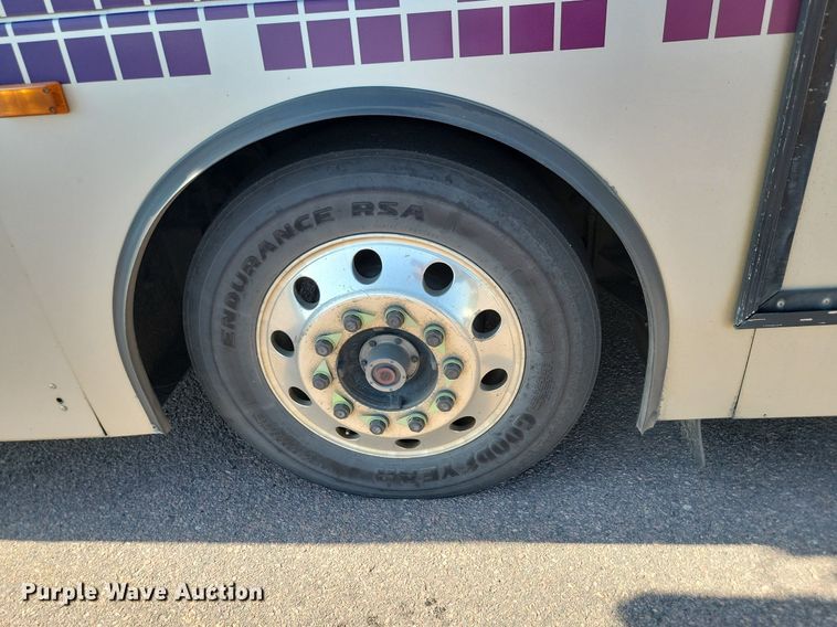 image for item LQ9138 2009 Gillig  shuttle bus