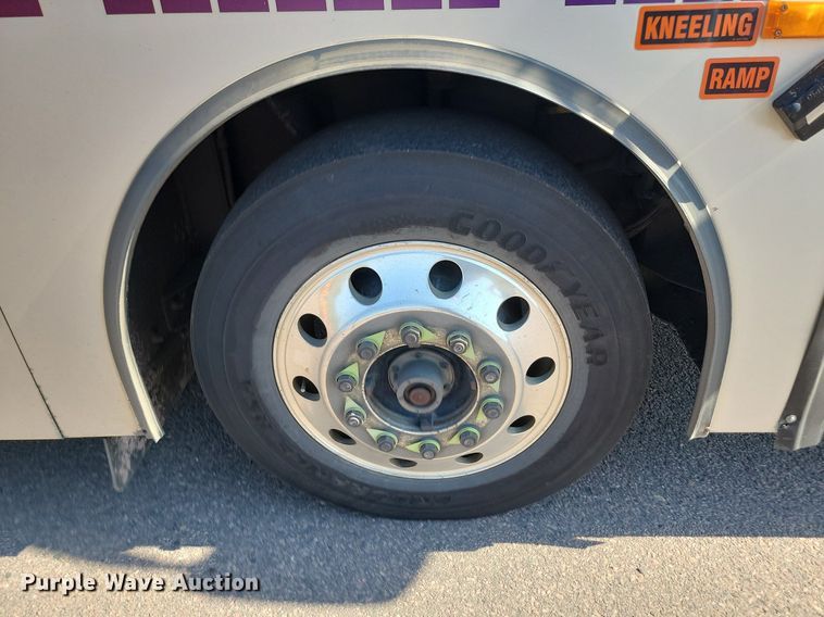 image for item LQ9138 2009 Gillig  shuttle bus