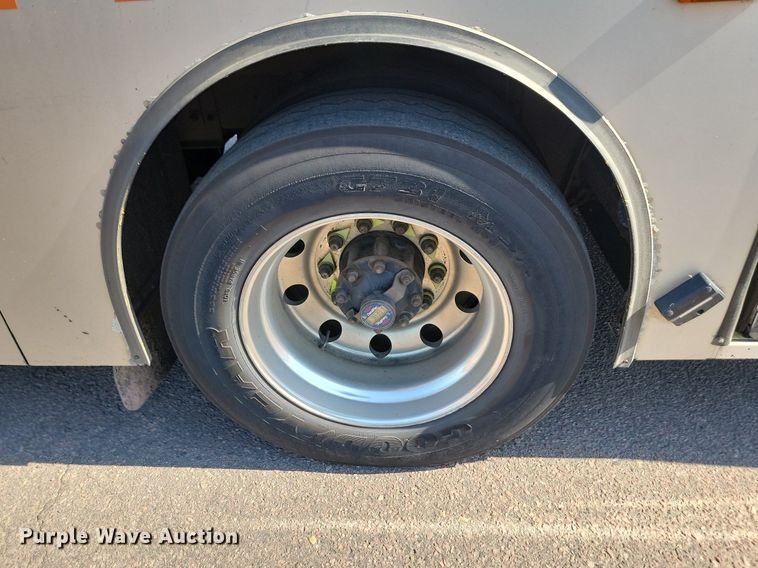 image for item LQ9138 2009 Gillig  shuttle bus