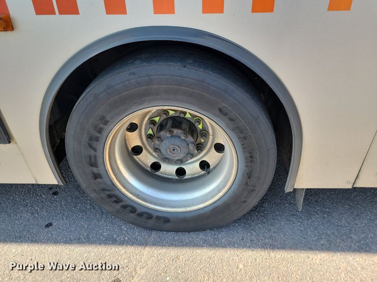 image for item LQ9138 2009 Gillig  shuttle bus