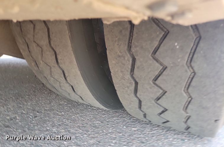 image for item LQ9138 2009 Gillig  shuttle bus