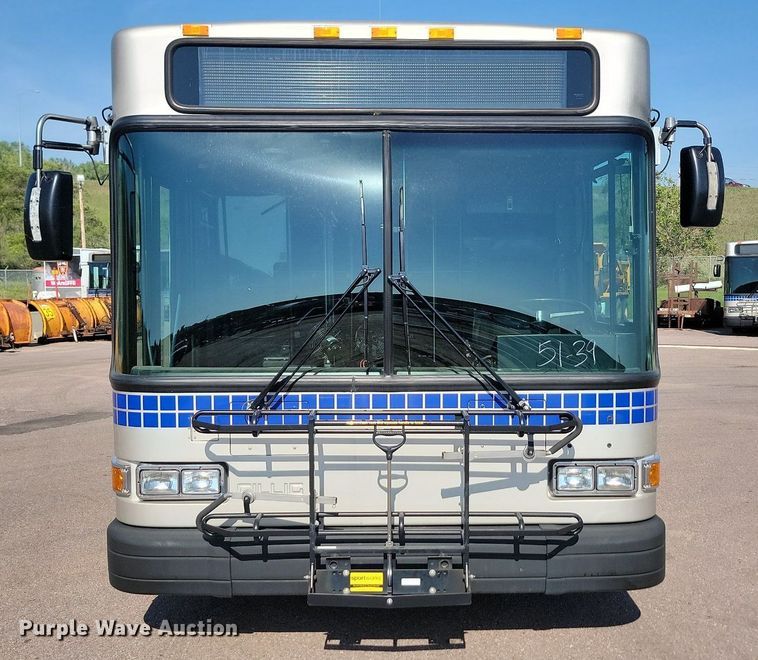 image for item LQ9139 2009 Gillig  shuttle bus