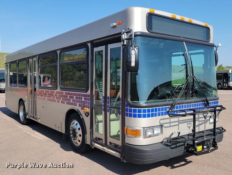 image for item LQ9139 2009 Gillig  shuttle bus