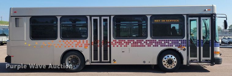 image for item LQ9139 2009 Gillig  shuttle bus