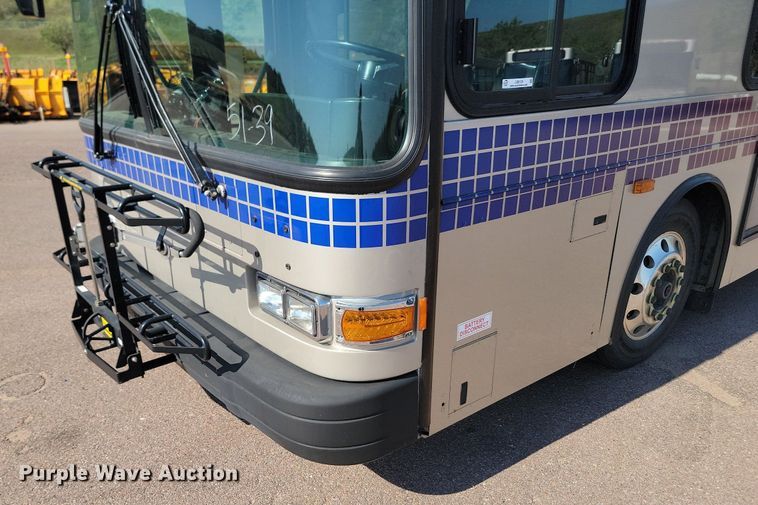 image for item LQ9139 2009 Gillig  shuttle bus