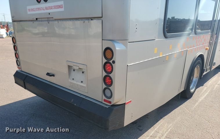 image for item LQ9139 2009 Gillig  shuttle bus