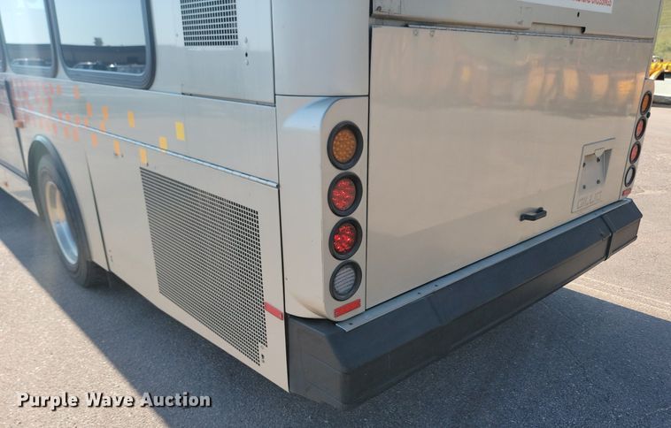 image for item LQ9139 2009 Gillig  shuttle bus