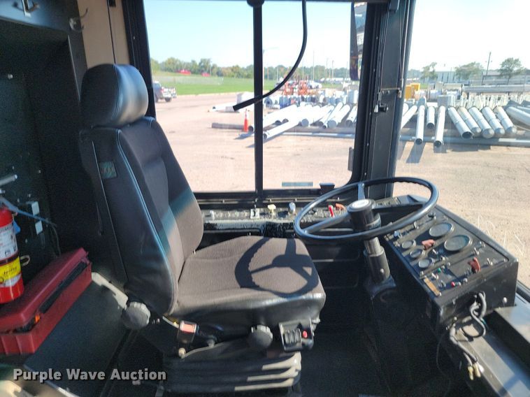 image for item LQ9139 2009 Gillig  shuttle bus