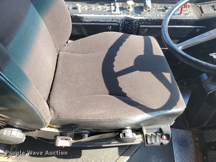 image for item LQ9139 2009 Gillig  shuttle bus